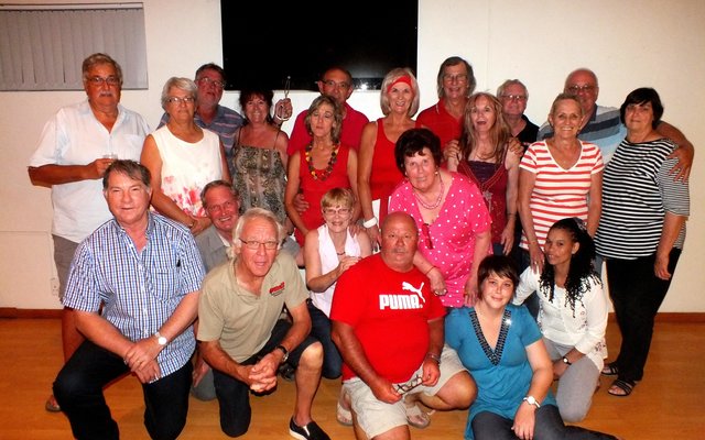 ‘n Groot groep lede (en gaste) van die Birkenhead Boothengelklub tydens hulle eerste sosiale Woensdagaand in die klubhuis